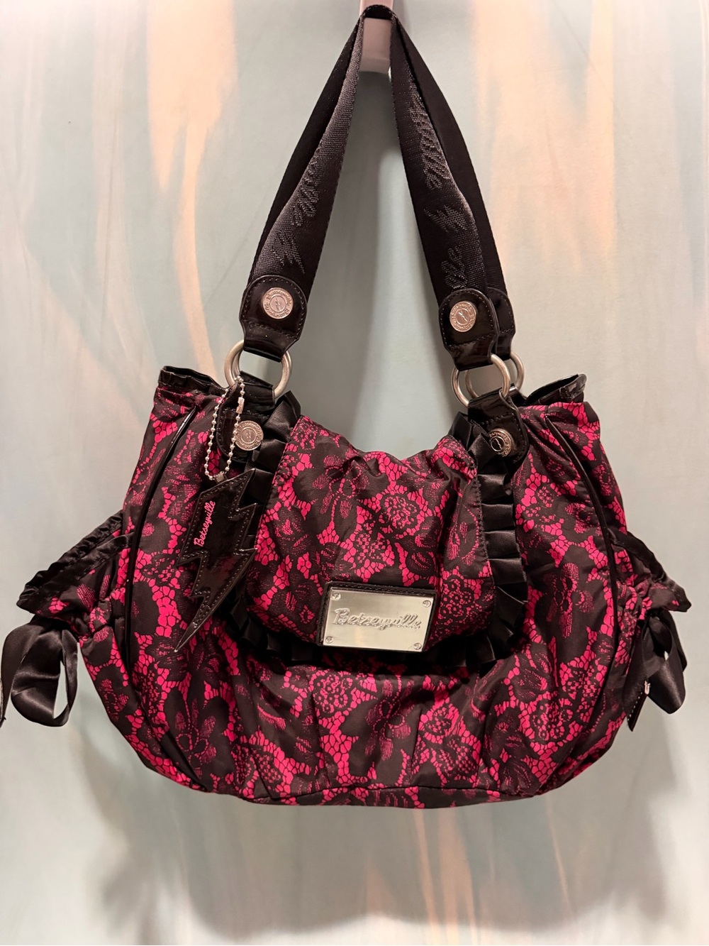 Betsey Johnson Pink and Black 💖🖤Lace-Overlay Shoulder Bag